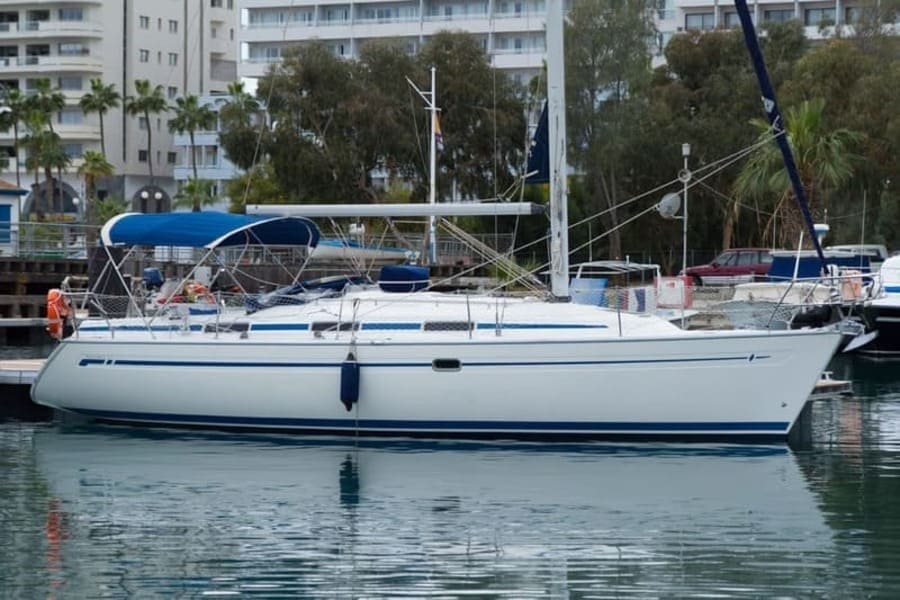 Bavaria 37
